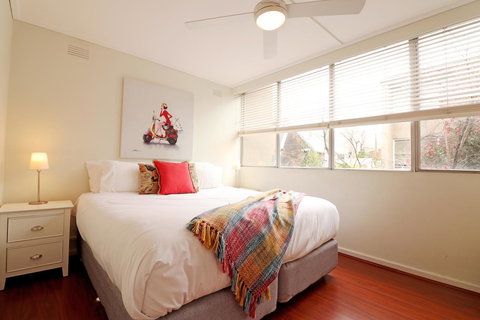 Colour Pop Fitzroy - 3 Bedroom Pet Friendly - Sydney Tourism 11