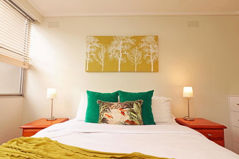 Colour Pop Fitzroy - 3 Bedroom Pet Friendly - Sydney Tourism 15