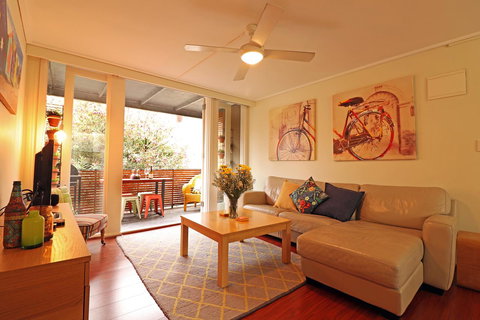 Colour Pop Fitzroy - 3 Bedroom Pet Friendly - Sydney Tourism 2