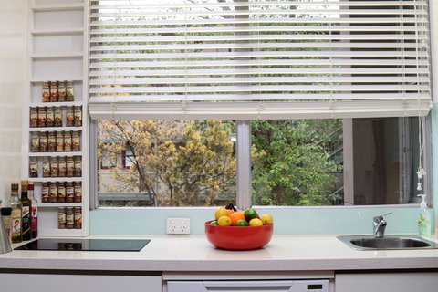 Colour Pop Fitzroy - 3 Bedroom Pet Friendly - Sydney Tourism 24