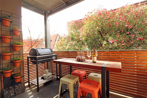 Colour Pop Fitzroy - 3 Bedroom Pet Friendly - Sydney Tourism 7