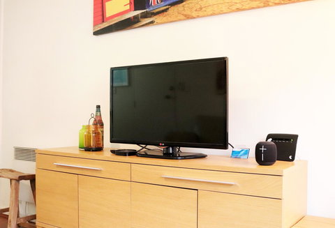 Colour Pop Fitzroy - 3 Bedroom Pet Friendly - Sydney Tourism 26