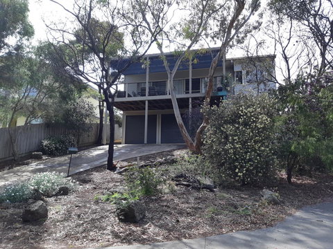 Elevated Holiday House Overlooks Tranquil Wetlands - Sydney Tourism 13