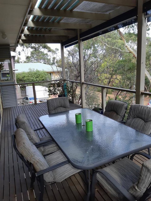 Elevated Holiday House Overlooks Tranquil Wetlands - Sydney Tourism 9