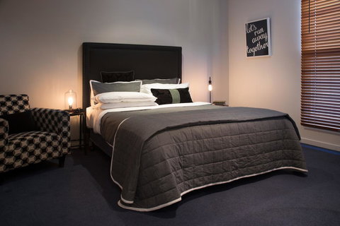 Lake Como Villa - Sydney Tourism 7