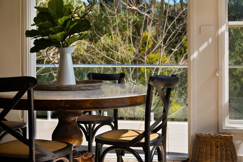 Lake Como Villa - Sydney Tourism 5