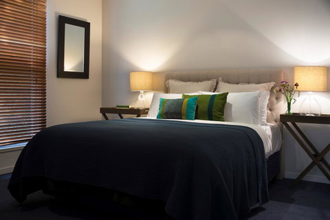 Lake Como Villa - Sydney Tourism 9