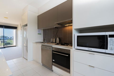 Stylish 3 Bedroom Townhouse - Free Parking - Sydney Tourism 10