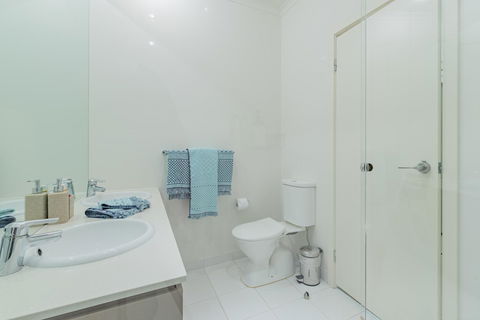 Stylish 3 Bedroom Townhouse - Free Parking - Sydney Tourism 18
