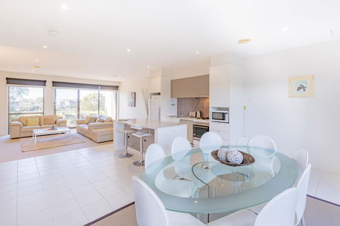 Stylish 3 Bedroom Townhouse - Free Parking - Sydney Tourism 2