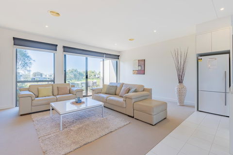 Stylish 3 Bedroom Townhouse - Free Parking - Sydney Tourism 16