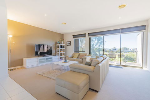 Stylish 3 Bedroom Townhouse - Free Parking - Sydney Tourism 15
