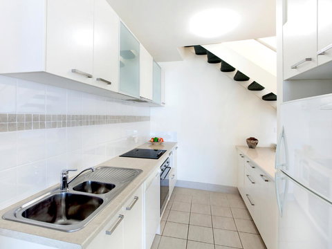 La Mer Sunshine Beachfront - Sydney Tourism 5