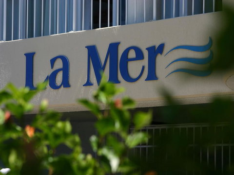 La Mer Sunshine Beachfront - Sydney Tourism 13
