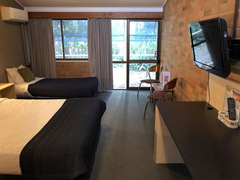Bribie Island Hotel - Sydney Tourism 2