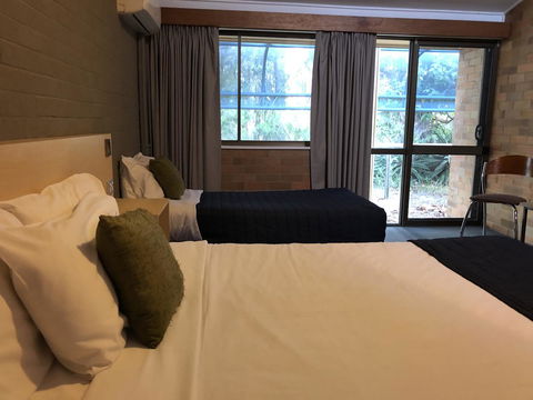 Bribie Island Hotel - Sydney Tourism 19