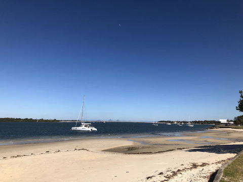 Bribie Island Hotel - Sydney Tourism 25