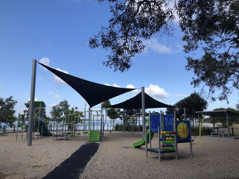Bribie Island Hotel - Sydney Tourism 23