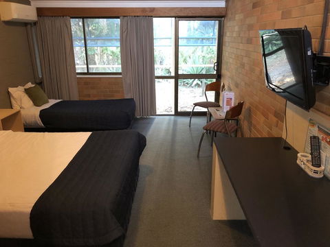 Bribie Island Hotel - Sydney Tourism 21