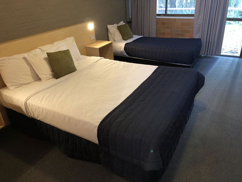 Bribie Island Hotel - Sydney Tourism 1