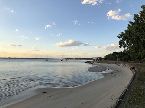 Bribie Island Hotel - Sydney Tourism 24