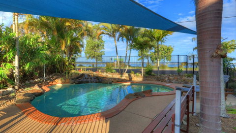 Dolphin Waters - Sydney Tourism 15