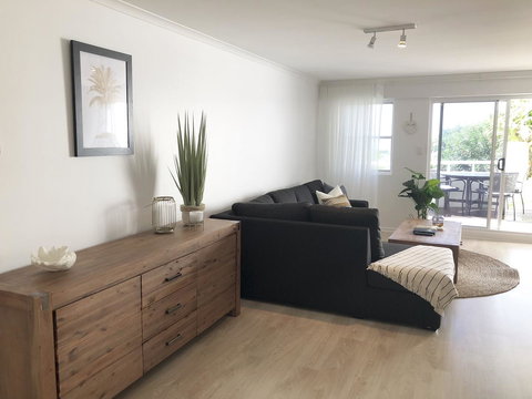 Sunshine Beach Luxe Apartment - Sydney Tourism 23