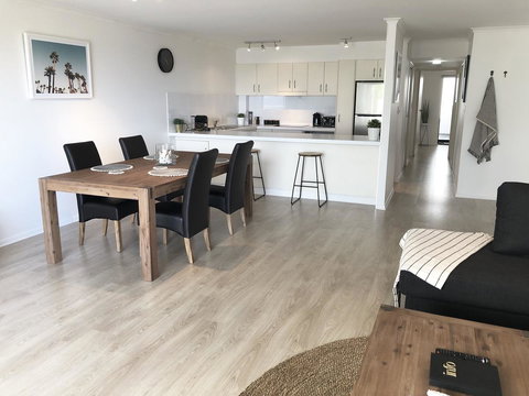 Sunshine Beach Luxe Apartment - Sydney Tourism 21