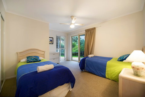 Whale Watch Ocean Beach Resort - Sydney Tourism 6