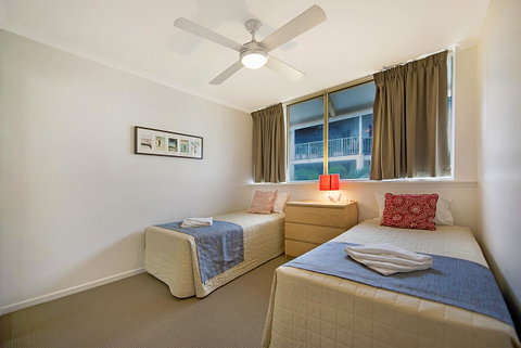 Whale Watch Ocean Beach Resort - Sydney Tourism 8