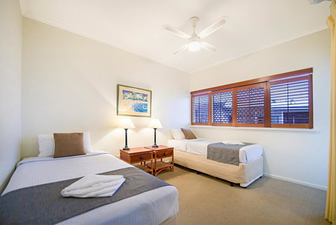 Whale Watch Ocean Beach Resort - Sydney Tourism 11