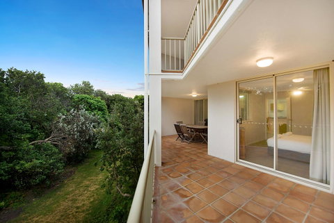 Whale Watch Ocean Beach Resort - Sydney Tourism 7