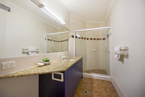 Whale Watch Ocean Beach Resort - Sydney Tourism 12