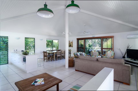 The Retreat Beach Houses - Sydney Tourism 1