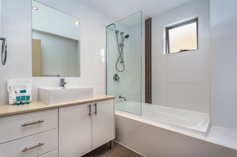 Redvue Holiday Apartments - Sydney Tourism 12