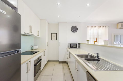 Redvue Holiday Apartments - Sydney Tourism 5