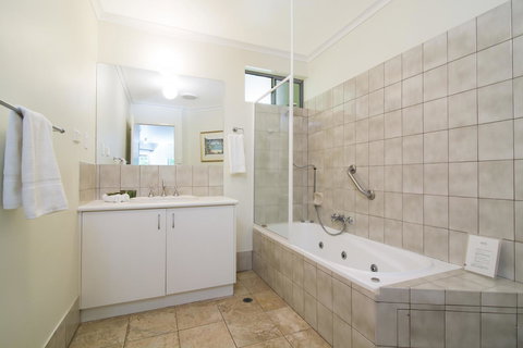 The Port Douglas Queenslander - Sydney Tourism 13