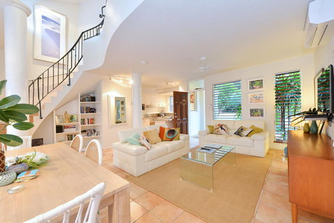 [ ANDY'S BEACH HOUSE ] - Sydney Tourism 13