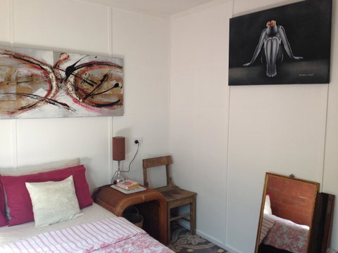 XYL Pets Friendly Seaside Boutique Guesthouse - Sydney Tourism 13
