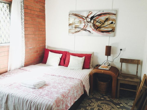 XYL Pets Friendly Seaside Boutique Guesthouse - Sydney Tourism 0