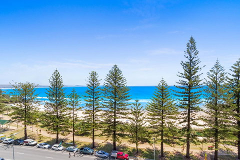 Columbia Beachfront Apartments On Rainbow Bay - Sydney Tourism 40