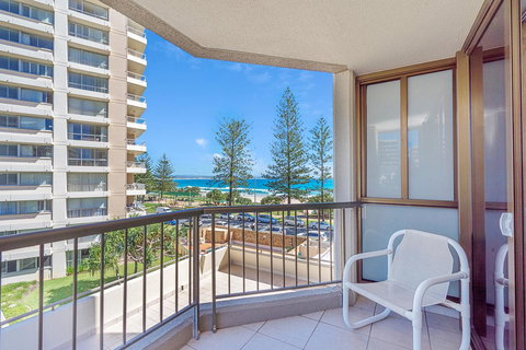 Columbia Beachfront Apartments On Rainbow Bay - Sydney Tourism 14