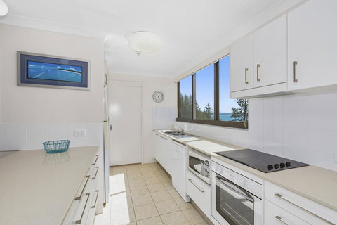 Columbia Beachfront Apartments On Rainbow Bay - Sydney Tourism 35