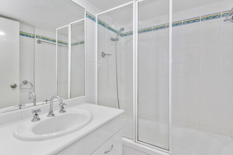 Columbia Beachfront Apartments On Rainbow Bay - Sydney Tourism 37