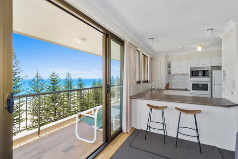 Columbia Beachfront Apartments On Rainbow Bay - Sydney Tourism 28