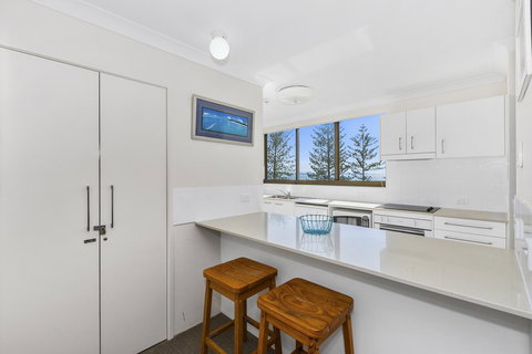 Columbia Beachfront Apartments On Rainbow Bay - Sydney Tourism 22