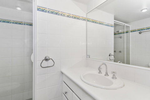 Columbia Beachfront Apartments On Rainbow Bay - Sydney Tourism 31