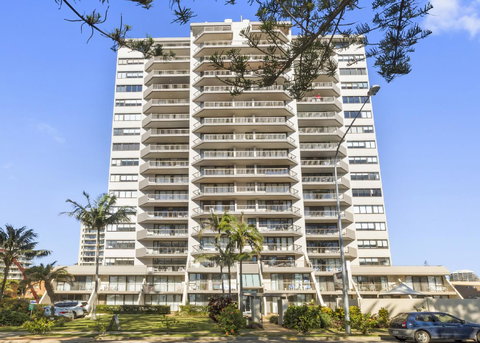 Columbia Beachfront Apartments On Rainbow Bay - Sydney Tourism 4