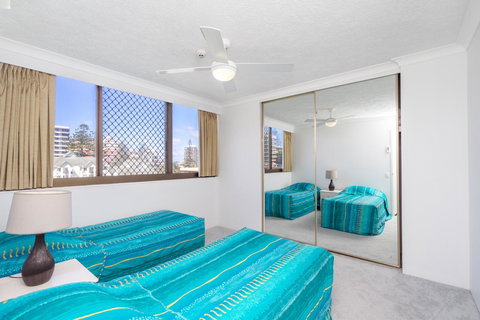 Columbia Beachfront Apartments On Rainbow Bay - Sydney Tourism 11