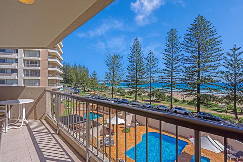 Columbia Beachfront Apartments On Rainbow Bay - Sydney Tourism 6